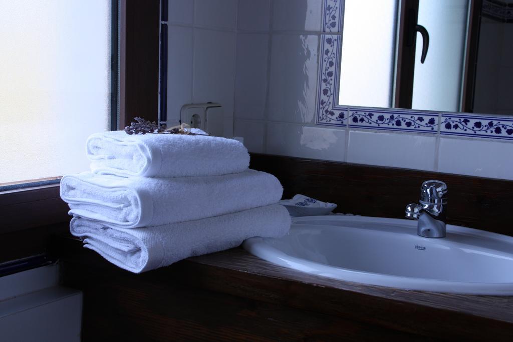 La Casa De La Estacion Hotel Sarrion Room photo